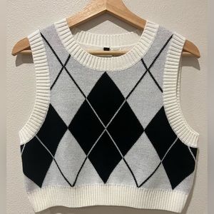 GIRLS ARGYLE SWEATER VEST (SIZE: SMALL)